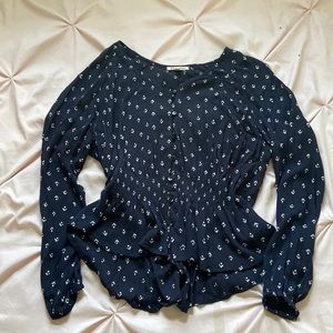 Small black flowly long sleeve shirt. Boho style